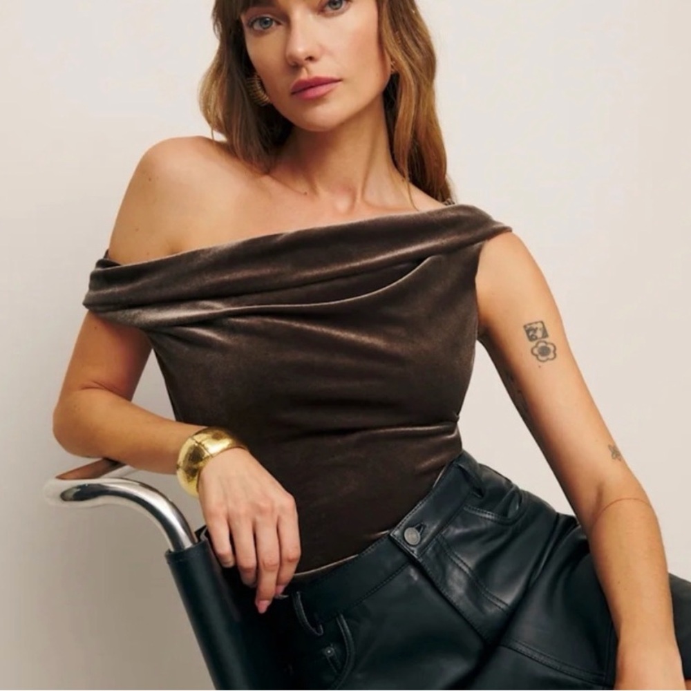 [reformation] cello brown velvet off-shoulder top